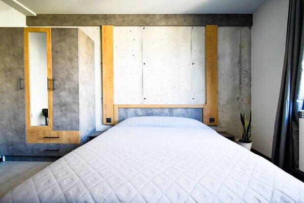 1 bedroom, free WiFi, bed sheets