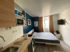 1 slaapkamer, een strijkplank/strijkijzer, wifi, beddengoed