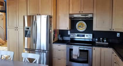 Tranquil 2-bedroom cabin in Yucca Valley with AC, WiFi