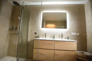 Shower, hair dryer, towels, toilet paper
