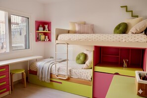 3 chambres, fer et planche à repasser, accès Internet, draps fournis