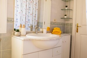 Hårføner og håndklær