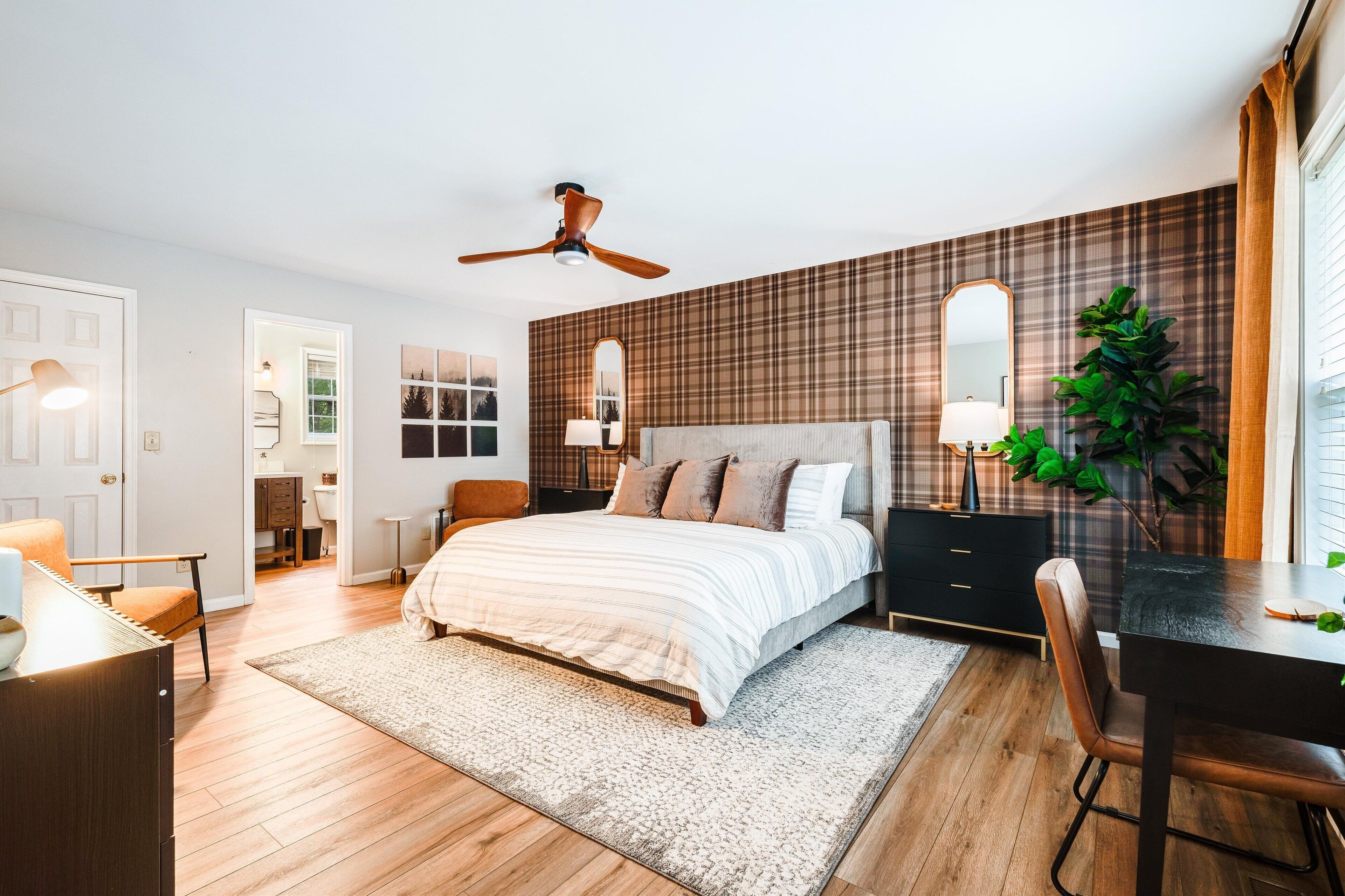 5 bedrooms, desk, travel crib, WiFi (free)