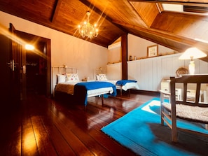 5 bedrooms, iron/ironing board, WiFi, bed sheets