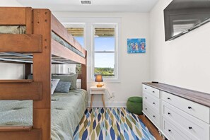 4 bedrooms, free WiFi, bed sheets - Spacious 4BR home in Holden Beach with private heated pool and beach access. (Holden Beach)