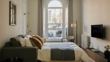 Egyptian cotton sheets, premium bedding, down duvets, in-room safe