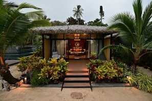 Premium bedding, minibar, in-room safe, individually decorated - Big Sun Residence by iRETREAT (Ko Yao)