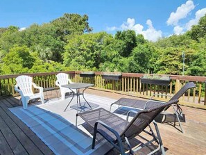 Property grounds - Bee Happy at the Beach! (Pawleys Island)