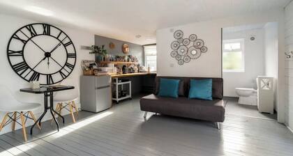 Cozy cabin in wonderful Seasalter with WiFi, AC