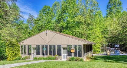 Mountain Escape , Pool Access, $685 tickets per paid day, Mountain Views!!!