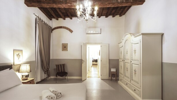 2 bedrooms, iron/ironing board, travel crib, WiFi (free) - Altafronte Escape, Bright And Cheery 2 Br Apartment By Halldis (Florence)