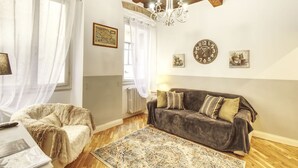 TV - Altafronte Escape, Bright And Cheery 2 Br Apartment By Halldis (Florence)