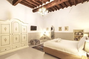 2 habitaciones, tabla de planchar con plancha y cuna de viaje