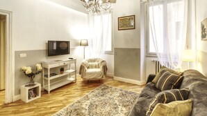 TV - Altafronte Escape, Bright And Cheery 2 Br Apartment By Halldis (Florence)