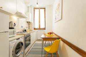 Fridge, microwave, oven, stovetop - La Bottega Di Botticelli, Charming 1 Br Apartment By Halldis (Florence)