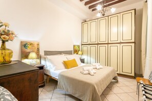 1 bedroom, iron/ironing board, travel cot, free WiFi - La Bottega Di Botticelli, Charming 1 Br Apartment By Halldis (Florence)