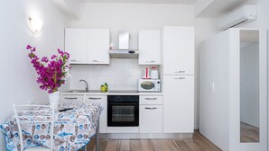 Standard Apartment, 1 Double Bed | Private kitchen | Coffee/tea maker, full-size fridge, microwave, oven - Station's Apartments Bergamo (Bergamo)