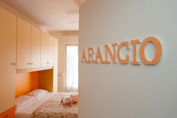 Standard Double Room, 1 Double Bed | In-room safe, iron/ironing board, bed sheets - Station's Apartments Bergamo (Bergamo)