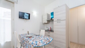 Standard Apartment, 1 Double Bed | Private kitchen | Coffee/tea maker, full-size fridge, microwave, oven - Station's Apartments Bergamo (Bergamo)