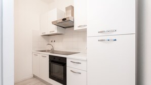 Standard Apartment, 1 Double Bed | Private kitchen | Coffee/tea maker, full-size fridge, microwave, oven - Station's Apartments Bergamo (Bergamo)