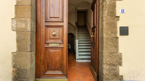 Unclassified image, 3 of 50, button - Santa Croce Dante's View, Central Apartment With Terrace By Halldis (Florence)