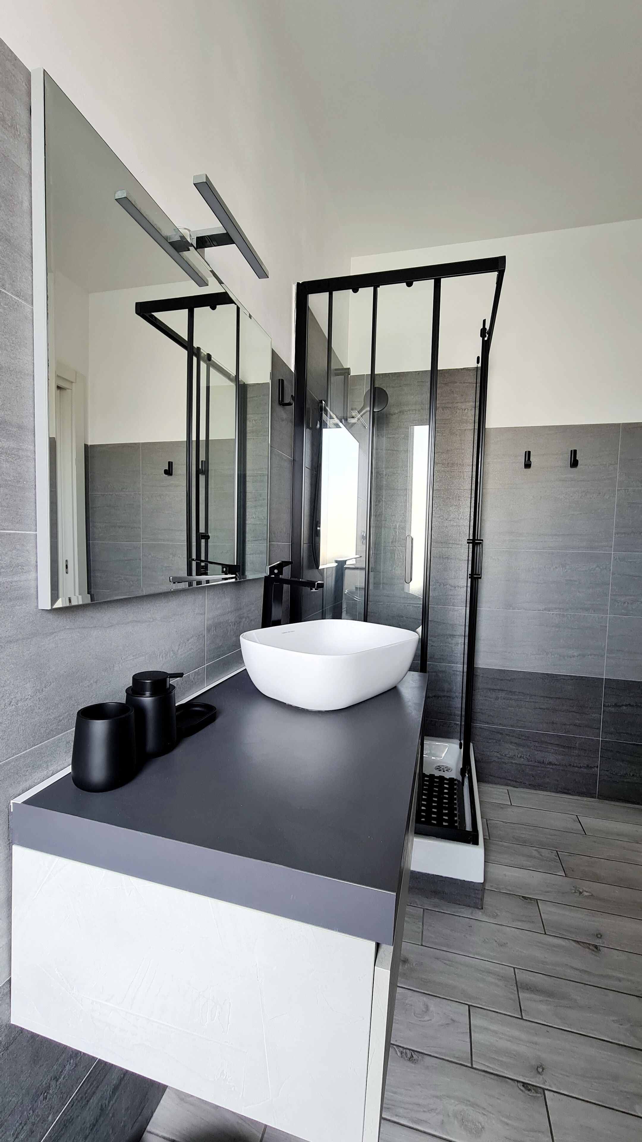 Dusche, kostenlose Toilettenartikel, Haartrockner, Bidet