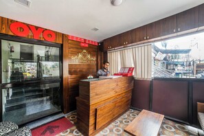 Reception - OYO The Prince Inn (Gurugram)
