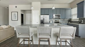 Refrigerador y comedor 