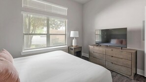 2 Schlafzimmer, Schreibtisch, Bügeleisen/Bügelbrett, WLAN