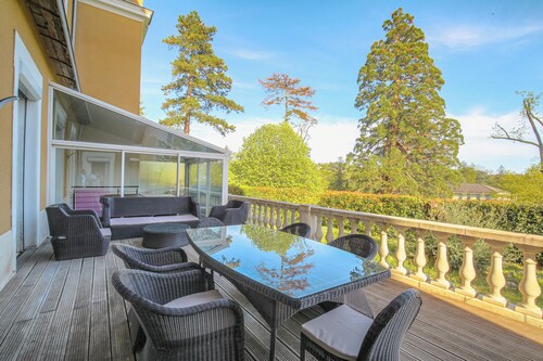 Spacieux 10 couchages, piscine intérieur et jardin