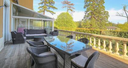Spacieux 10 couchages, piscine intérieur et jardin