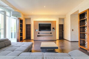 Living area - Spacieux 10 Couchages, Piscine Intérieur et Jardin (Francheville)