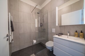 Standard Apartment, 1 Bedroom, Sea View | Bathroom
