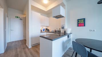 Standard Apartment, 1 Bedroom, Sea View | Private kitchen