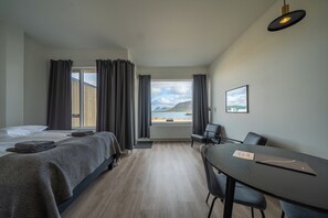 스탠다드 아파트, 침실 1개, 바다 전망 | 거실 공간