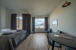 Standard Apartment, 1 Bedroom, Sea View | Living area