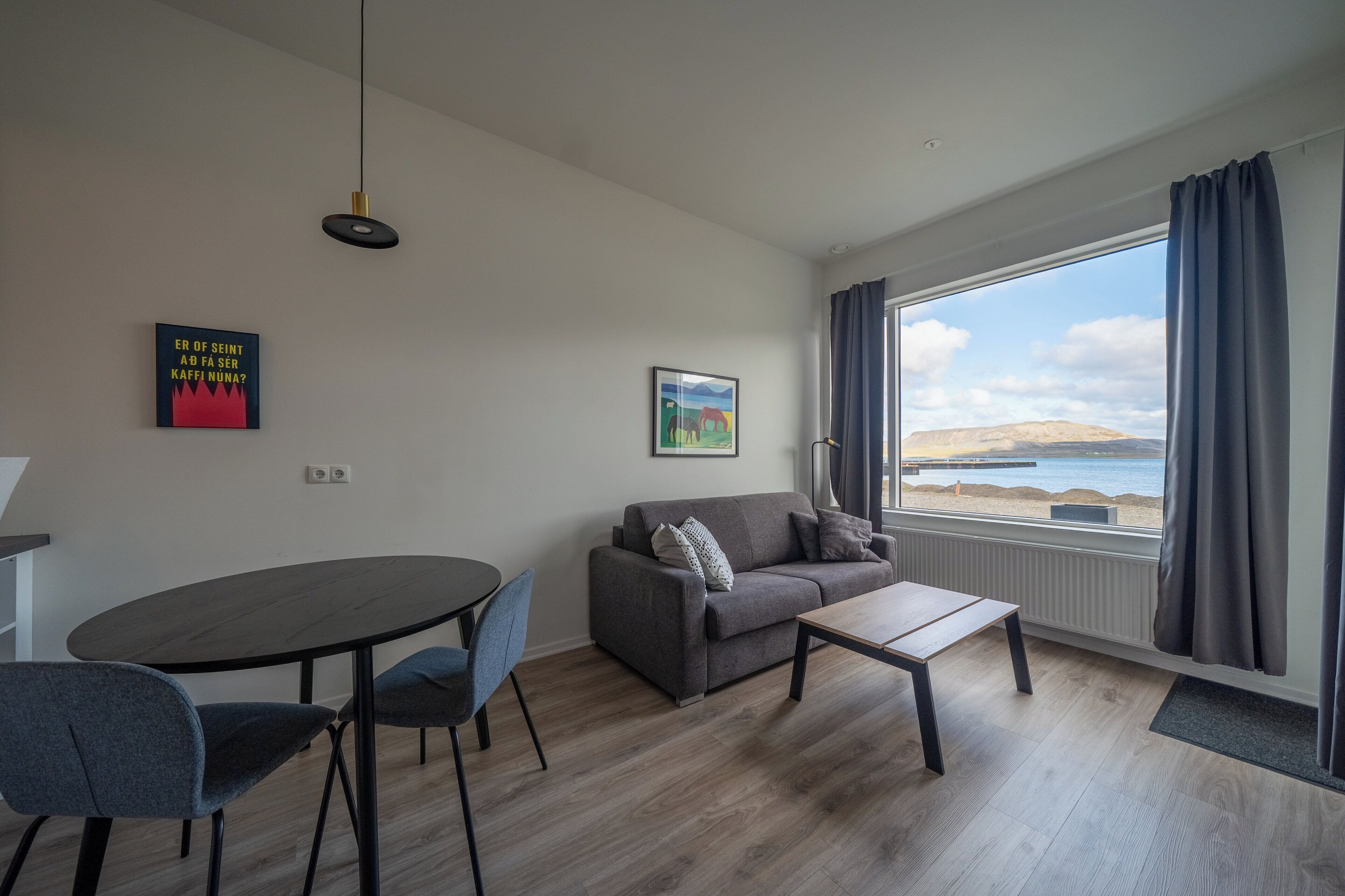 Standard Apartment, 1 Bedroom, Sea View | Living area