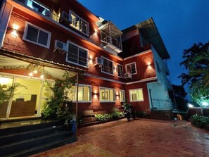 Front of property - Hotel Nisarg (Mahabaleshwar)