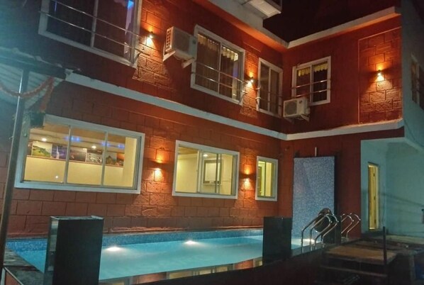 Front of property - Hotel Nisarg (Mahabaleshwar)