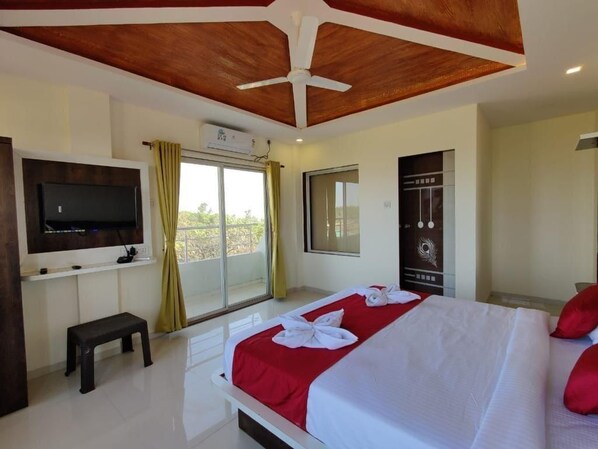 Superior Room | Free WiFi - Hotel Nisarg (Mahabaleshwar)