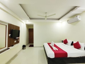 Deluxe Room - Hotel Nisarg (Mahabaleshwar)