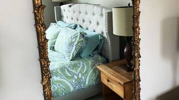 5 bedrooms, desk, iron/ironing board, free WiFi