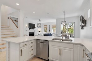 Kühlschrank, Mikrowelle, Geschirrspüler