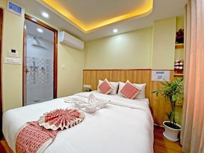 Habitación Deluxe doble, 1 habitación, vistas a la ciudad | Ropa de cama de alta calidad y edredones de plumas