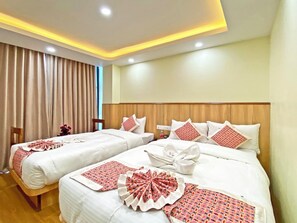 Habitación Deluxe con 1 cama doble o 2 individuales | Ropa de cama de alta calidad y edredones de plumas