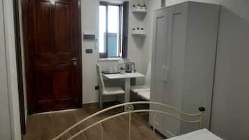 1 chambre, bureau, draps fournis