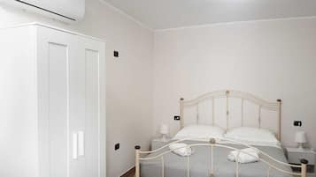 1 Schlafzimmer, Schreibtisch, BettwÀsche