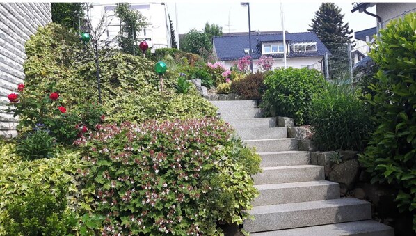 Property grounds - Wiegenstein vacation apartment in the Hochsauerland (Sundern (Sauerland))