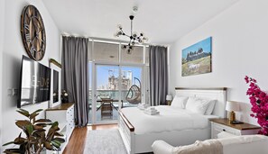 Comfort Studio, Balcony, City View - WelHome - Relaxing and Fancy Studio Apt with City View (Dubai)