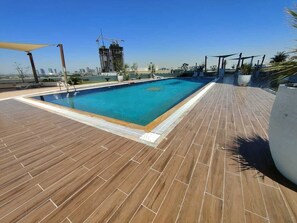Outdoor pool - WelHome - Relaxing and Fancy Studio Apt with City View (Dubai)